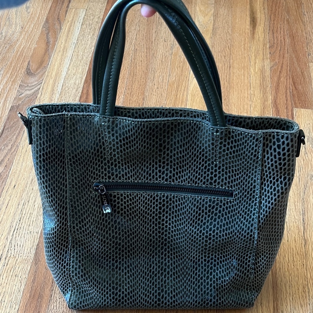 Chic Textured Green Tote Bag - Picture 2 of 6
